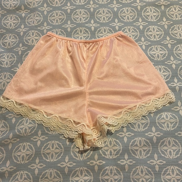 Vintage peachy pink cami & tap shorts set - Picture 5 of 7
